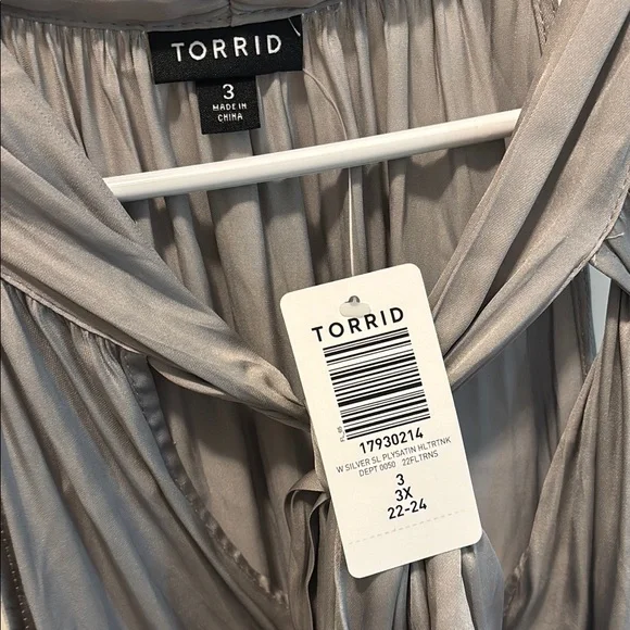 Torrid Gray Dressy Sleeveless Shirt Size 3 NWT - Picture 2 of 4